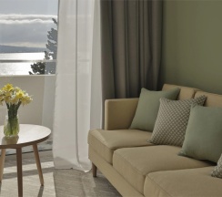 Luxe с балконом и с видом на море двуспальная кровать в Garden Resort