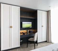 Двухместный номер Premium с балконом двуспальная кровать в Apartelle Jatujak Hotel