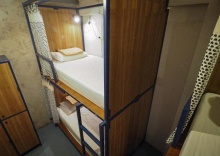 Кровать в общем номере в I-Sleep Silom Hostel