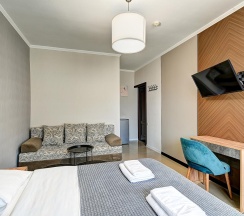 4-местная комнната стандарт с балконом в Белая Лилия