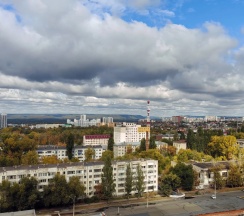 Четырёхместные апартаменты c 1 комнатой с балконом и с красивым видом из окна в Квартира видовая у Ботанического сада