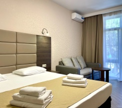 Четырёхместный номер Superior с балконом и с видом на море в Solo