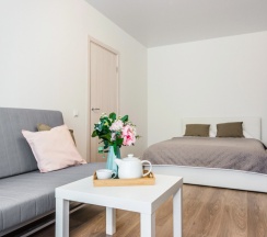 Четырёхместные апартаменты с 2 комнатами с балконом в Good House