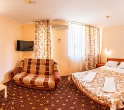 Трёхместный номер Standard с балконом в Олимп