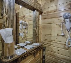 Двухместный 27 люкс с балконом и с видом на море двуспальная кровать в Exclusive Hotel&Apartments