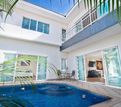 Вилла с балконом в Tropicana Pool Villa