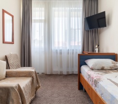 Трёхместный номер Standard с балконом и с красивым видом из окна в Гостевой дом