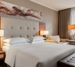 Супериор семейный номер в Sheraton Skypoint Luxe Hotel