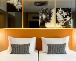 Люкс Family & Friends с 2 комнатами в Renaissance Paris Vendome Hotel