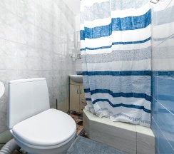 Четырехместный Стандартный номер с Балконом в гостевом доме SV на 3 этаже в Милка