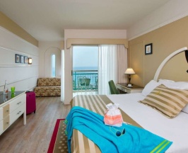 Двухместный номер Grand Deluxe двуспальная кровать в Herods Palace Hotel