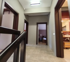 Коттедж с балконом и с красивым видом из окна в Солнечный