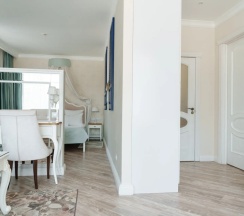 Двухместный люкс Provence №40 с 2 комнатами с красивым видом из окна двуспальная кровать в Лель