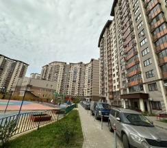 Четырёхместные апартаменты с видом на город в Апартаменты Истоман 2+2 в спальном микрорайоне