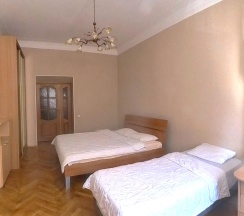 Комната эконом с 1 односпальной и 1 двуспальной кроватью в Найс красные ворота
