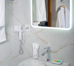 Номер люкс №207 в Hotel central