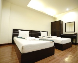 Двухместный номер Standard с балконом 2 отдельные кровати в Tharakiree Place Hotel