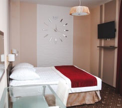 Улучшенный номер с кухней и двуспальной кроватью в Time hotel