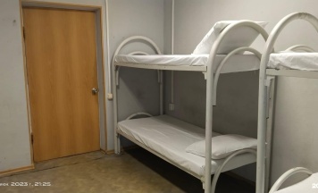 Койко-место в мужском номере на 10 человек в Hotelhot