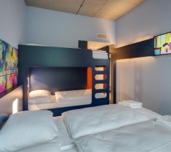 Четырёхместный номер Standard в MEININGER Hotel Berlin East Side Gallery