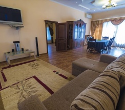 Апартаменты трехкомнатные с двумя спальнями, гостиной. в Княжна Мери