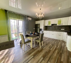 Апартаменты с 3 спальнями в Белое солнце