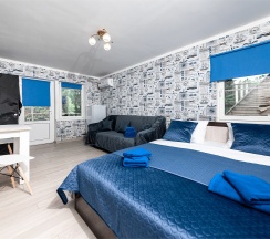 Четырехместный Стандартный номер с Балконом в гостевом доме SV на 3 этаже в Милка