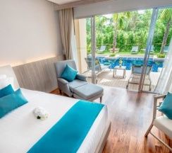Четырёхместный номер Family с видом на бассейн в Phuket Graceland Resort And Spa