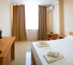 Двухместный номер Standard с балконом и рядом с пляжем двуспальная кровать в Сандзен