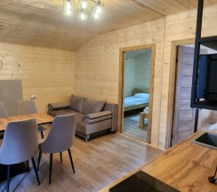 Шале Comfort с 2 комнатами с красивым видом из окна в Maas