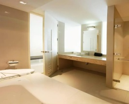 Двухместное Pent View с балконом двуспальная кровать в The Lantern Resorts Patong