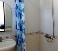 Номер стандарт с 1 односпальной и 1 двуспальной кроватью в Гостевой дом