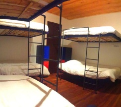 Кровать в общем номере в Hobu Hostel