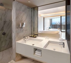 Двухместный Ocean Suite Premium двуспальная кровать в Hilton Pattaya