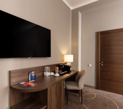 Номер Executive Suite Great с двуспальной кроватью, двумя односпальными кроватями, кресло-кроватью и диван-кроватью в Movenpick Resort&SPA Anapa Miracleon