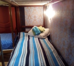 Кровать в общем номере в Агат