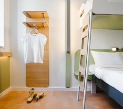 Номер Standard для маломобильных – двуспальная кровать с верхним ярусом в ibis Budget Москва Панфиловская