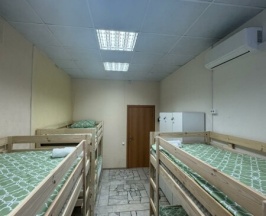 Шестиместный номер с двухъярусными  кроватями 206 в Уютный дом