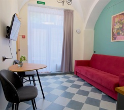 Семейные апартаменты с кухней-гостиной и отдельным входом в Двенадцать