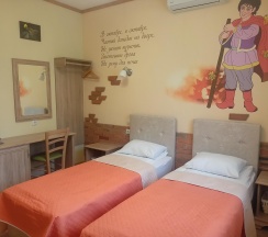 Комната стандарт с 2 односпальными кроватями Октябрь (с завтраком) в 12 месяцев