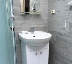 Twin Room/Double Room в Melton Hotel