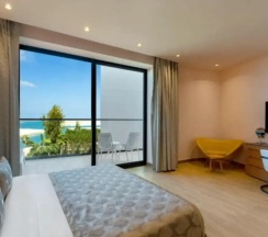 Двухместный номер Premium с видом на море двуспальная кровать в Voco Monaco Dubai