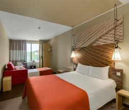 Номер Premium - с одной двуспальной кроватью и диваном в Ibis Москва