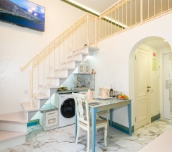 Двухуровневый номер в античном греческом стиле в Греческий Олимп