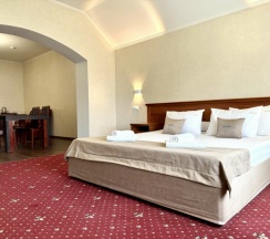 Семейный номер двухкомнатный в Bridge hotel