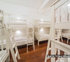 Кровать в общем номере в BEAT. Arts Hostel Chinatown
