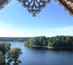 Просторный(Люкс) с видом на озеро в Времена года