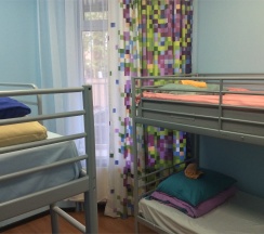 Улучшенный четырехместный женский номер в 7skyhostel