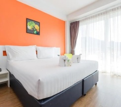 Двухместный номер Делюкс с балконом двуспальная кровать в The Frutta Boutique Patong Beach