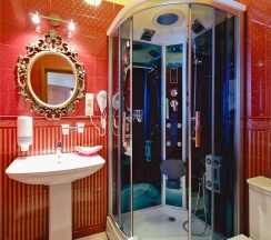 Люкс с балконом двухкомнатный в Онегин